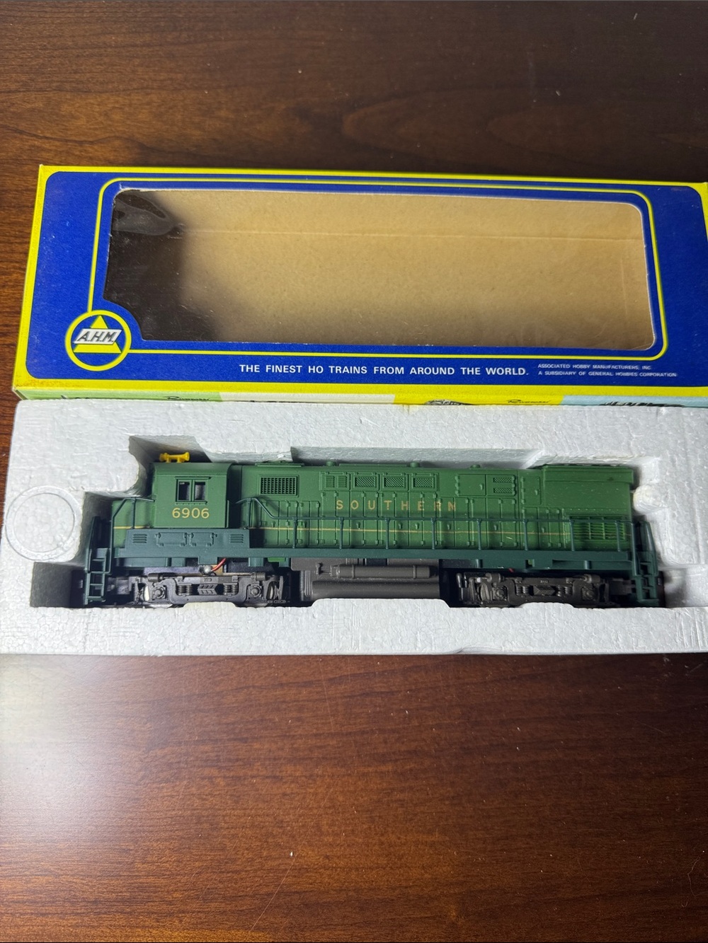 AHM Southern HO Scale Diesel Locomotive (New)